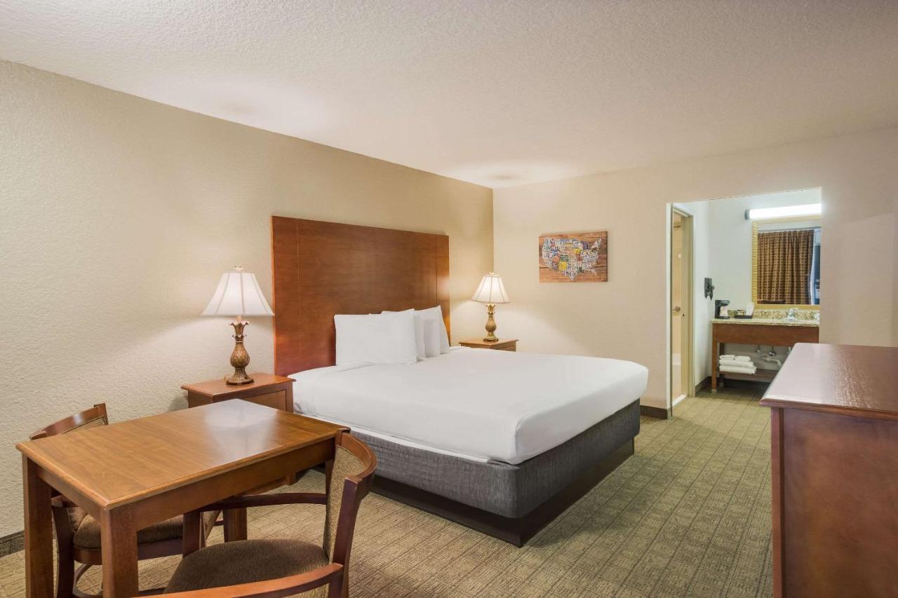Econo Lodge 维代利亚 外观 照片