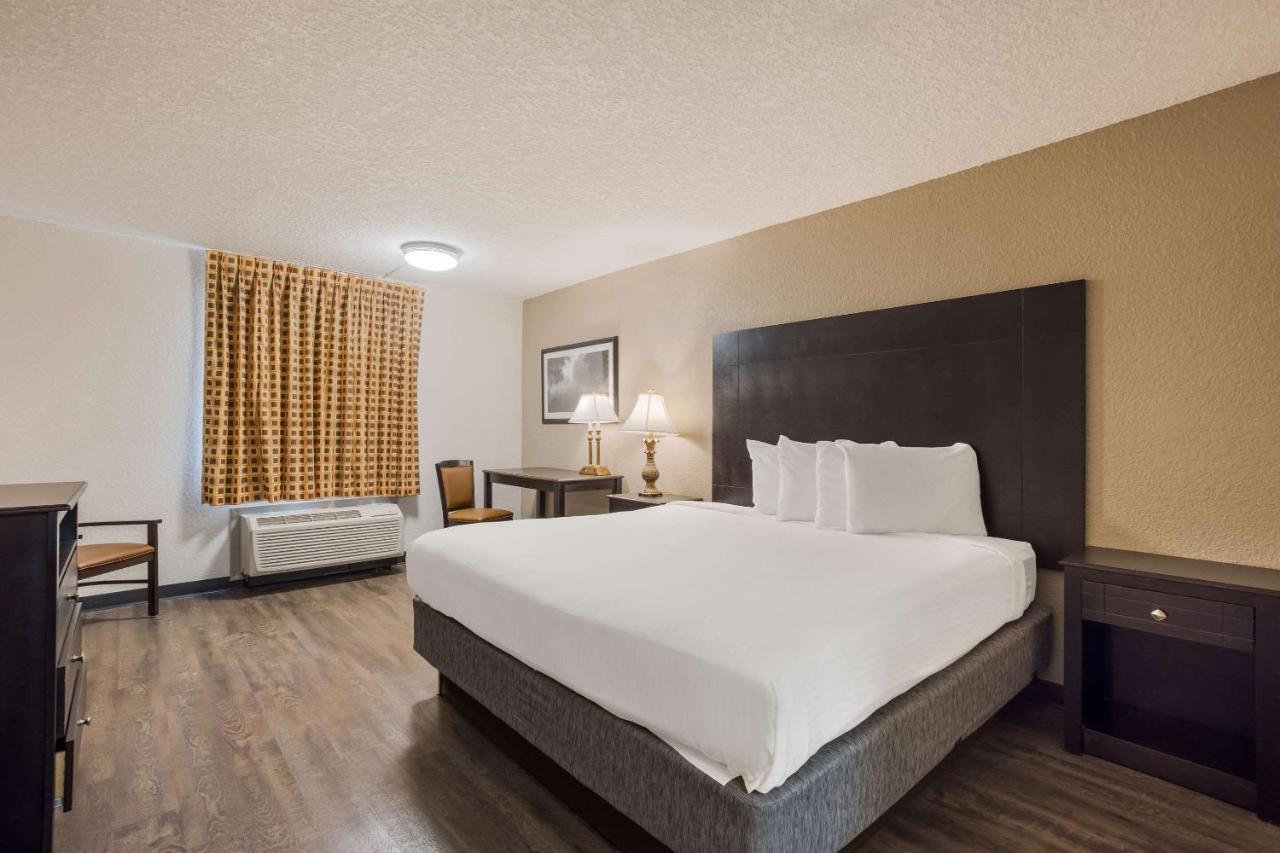 Econo Lodge 维代利亚 外观 照片